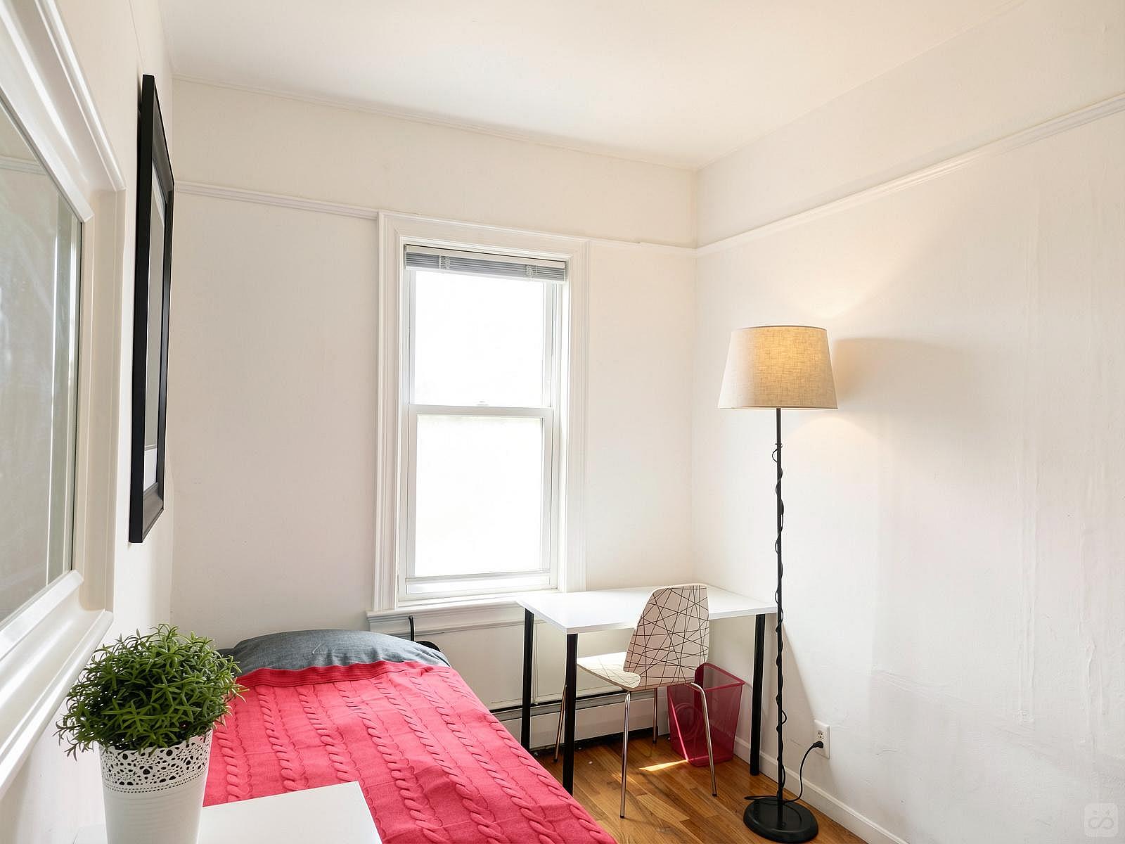  Room C  -  Classic Apt. w/ Workspace  - Gallery -  56