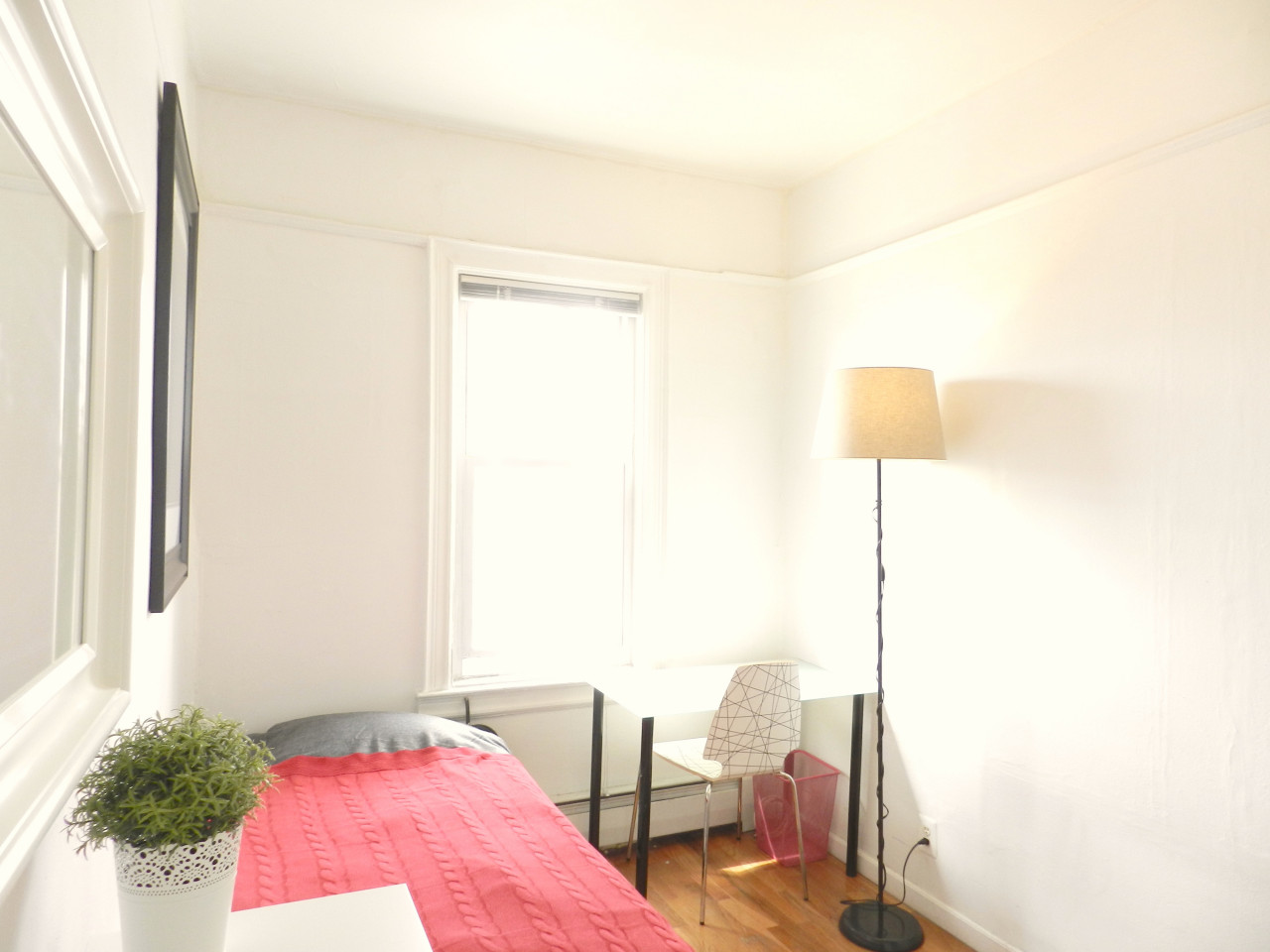  Room C  -  Classic Apt. w/ Workspace  - Gallery -  29