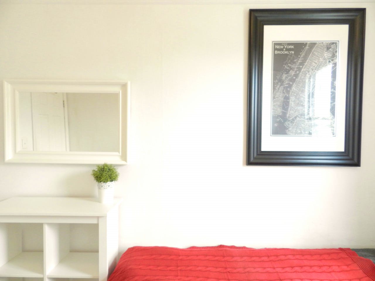  Room C  -  Classic Apt. w/ Workspace  - Gallery -  23