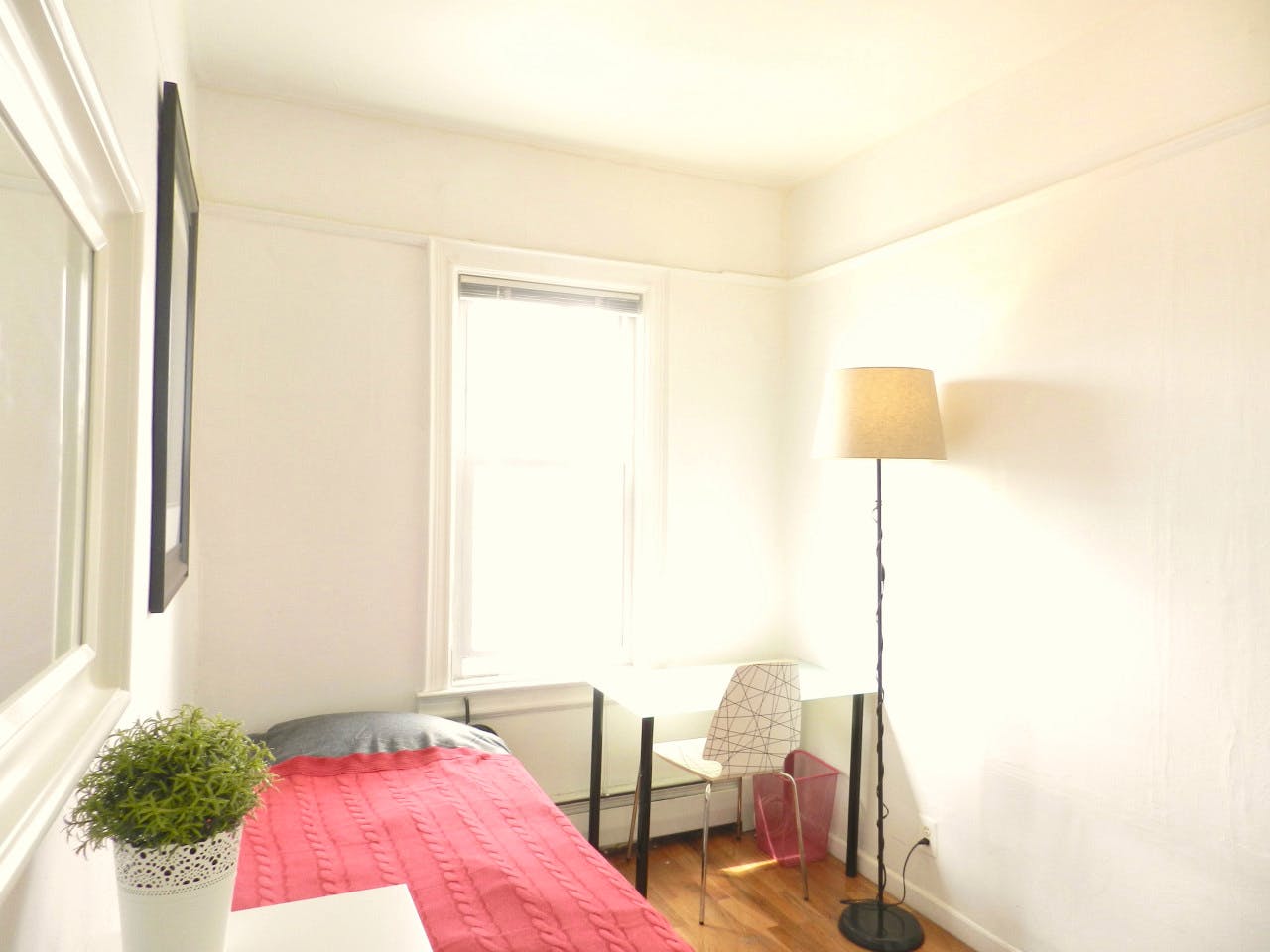  Room C  -  Classic Apt. w/ Workspace  - Gallery -  20