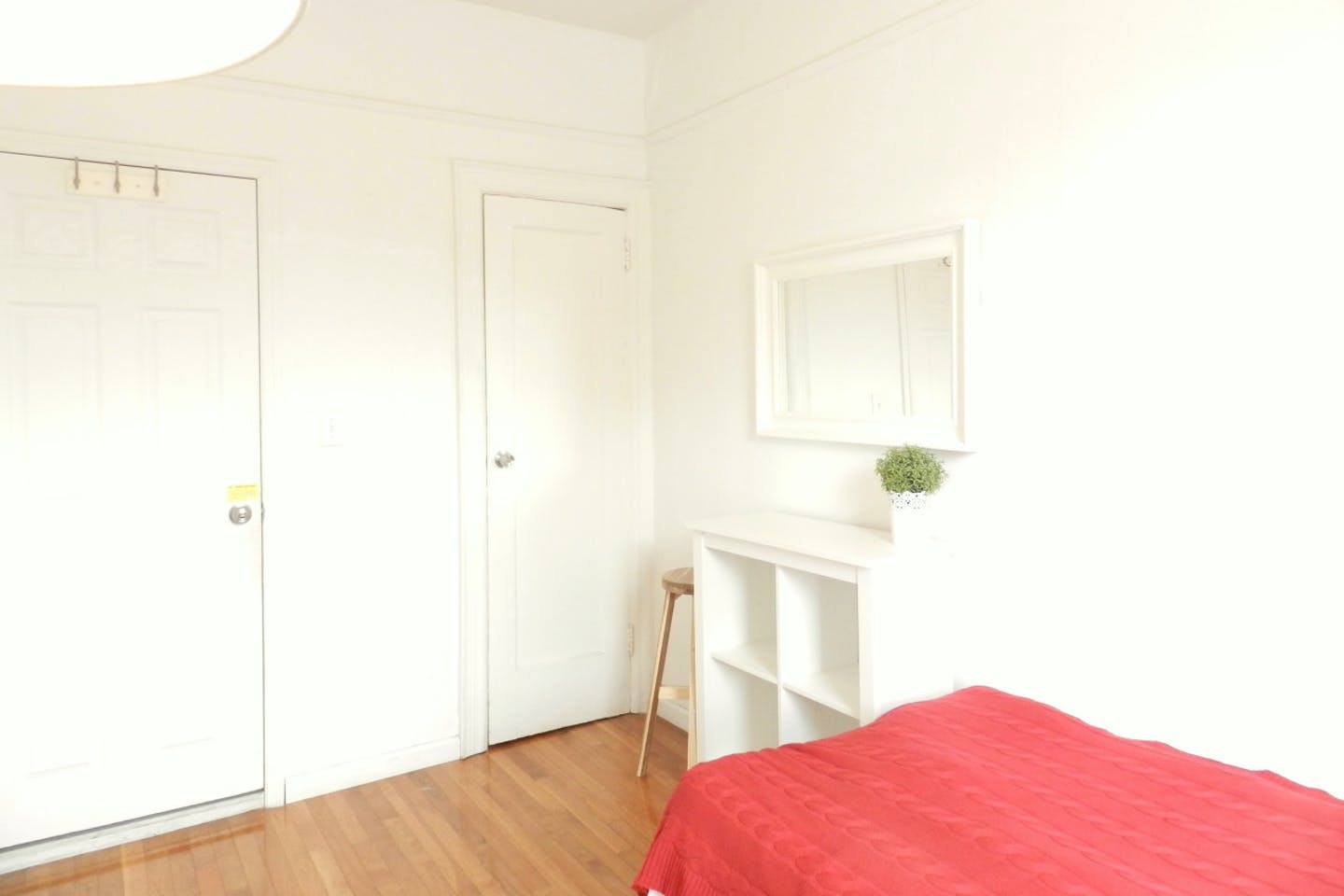  Room C  -  Classic Apt. w/ Workspace  - Gallery -  3