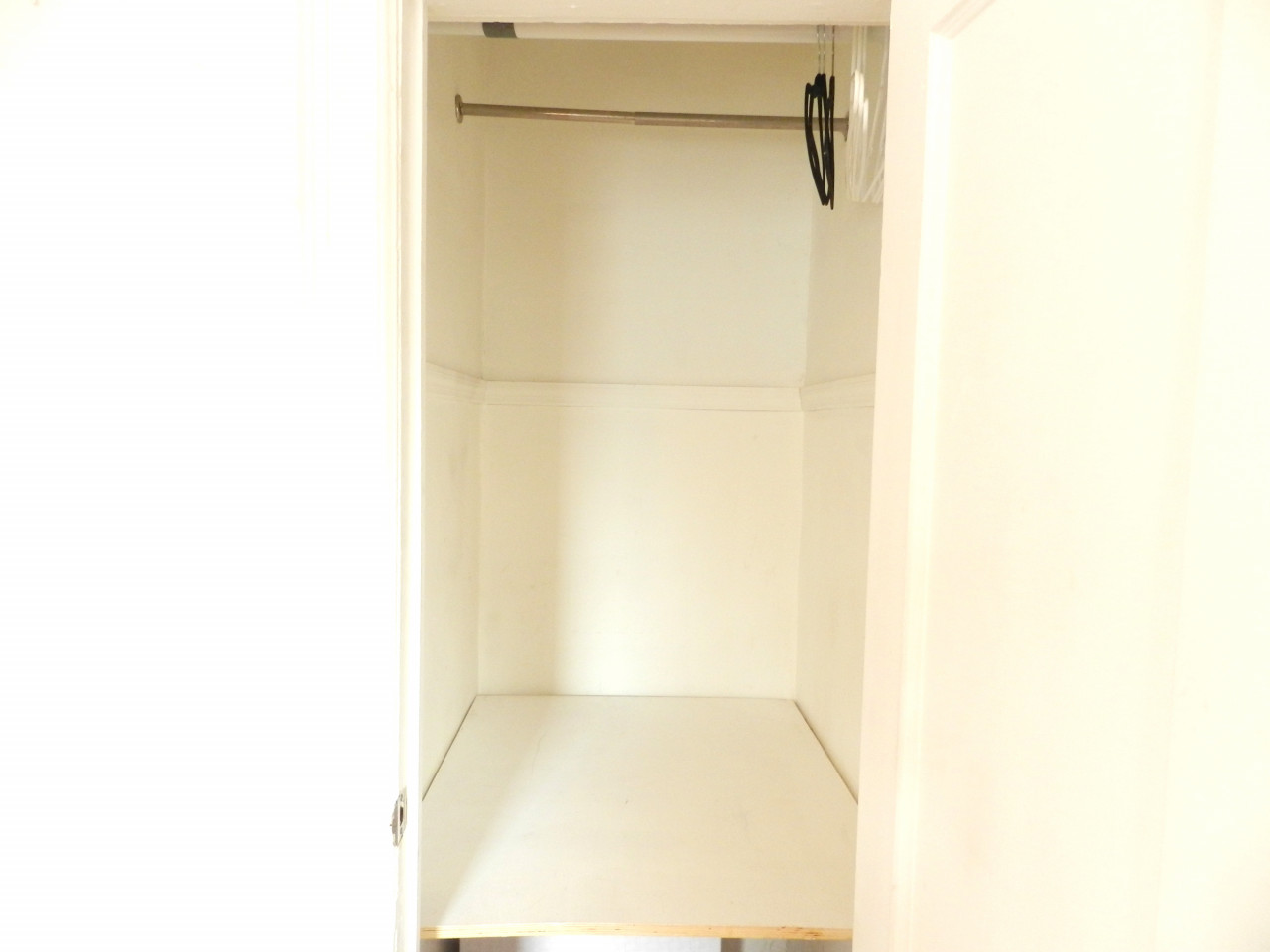  Room C  -  Classic Apt. w/ Workspace  - Gallery -  33