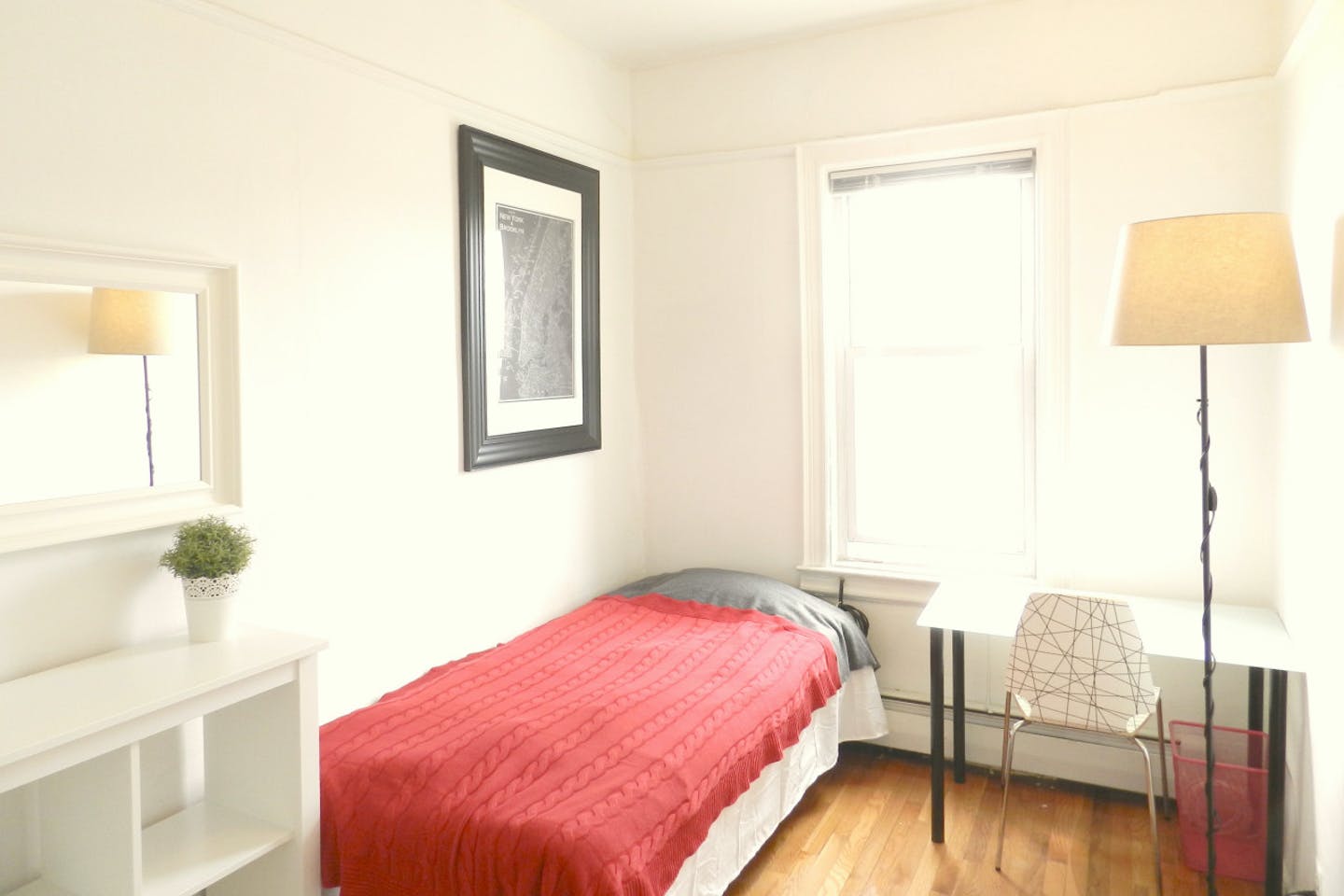  Room C  -  Classic Apt. w/ Workspace  - Gallery -  1