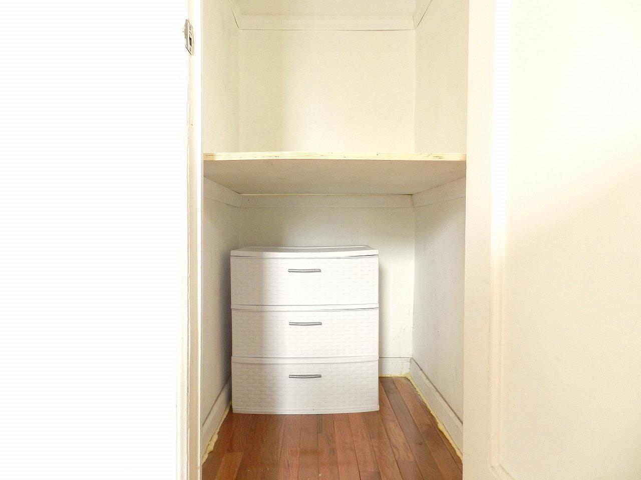  Room C  -  Classic Apt. w/ Workspace  - Gallery -  44