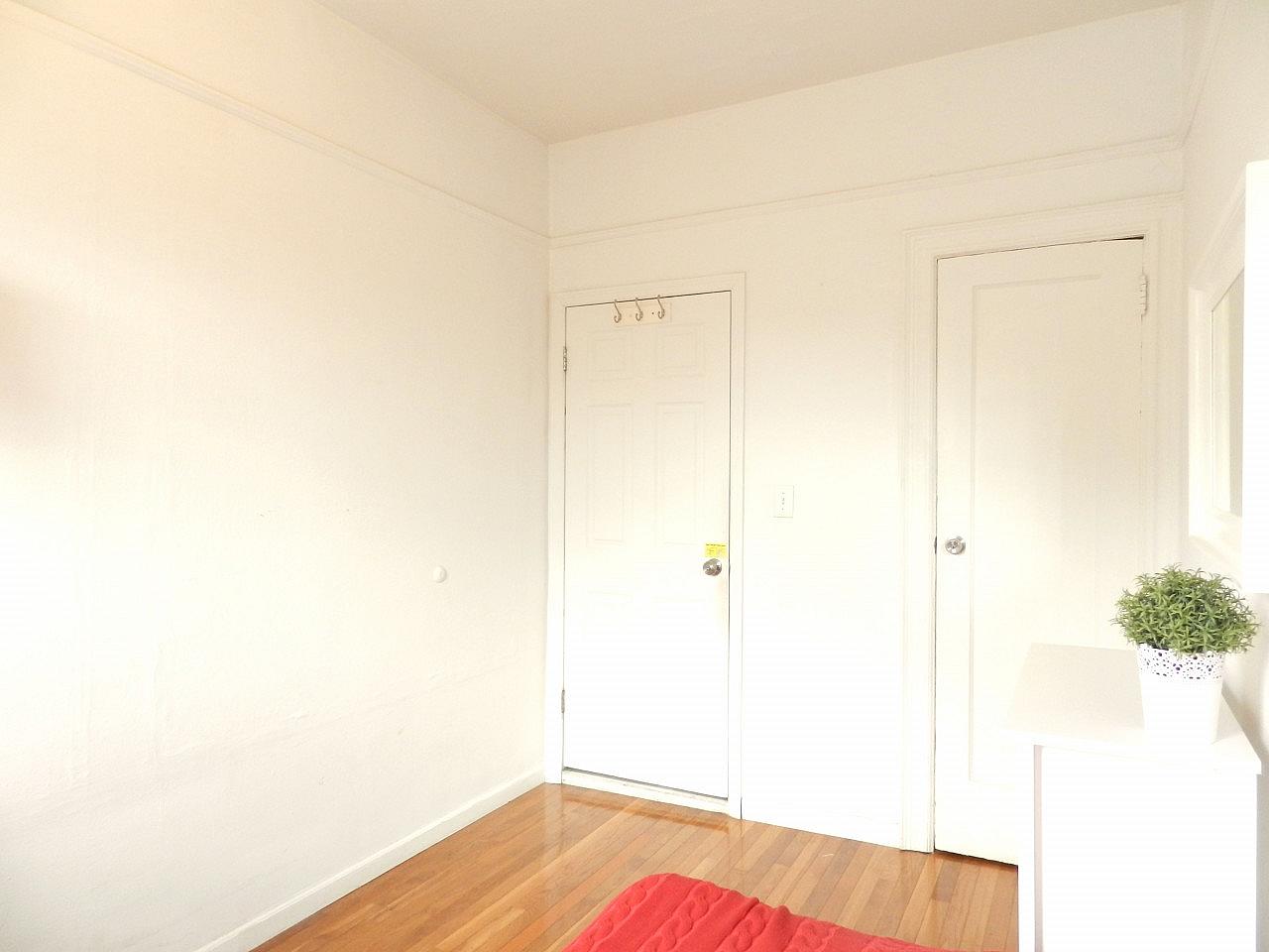  Room C  -  Classic Apt. w/ Workspace  - Gallery -  45