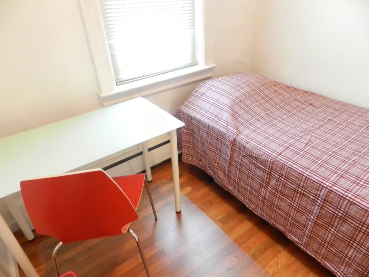  Room D  -  Classic Apt. w/ Workspace  - Gallery -  15