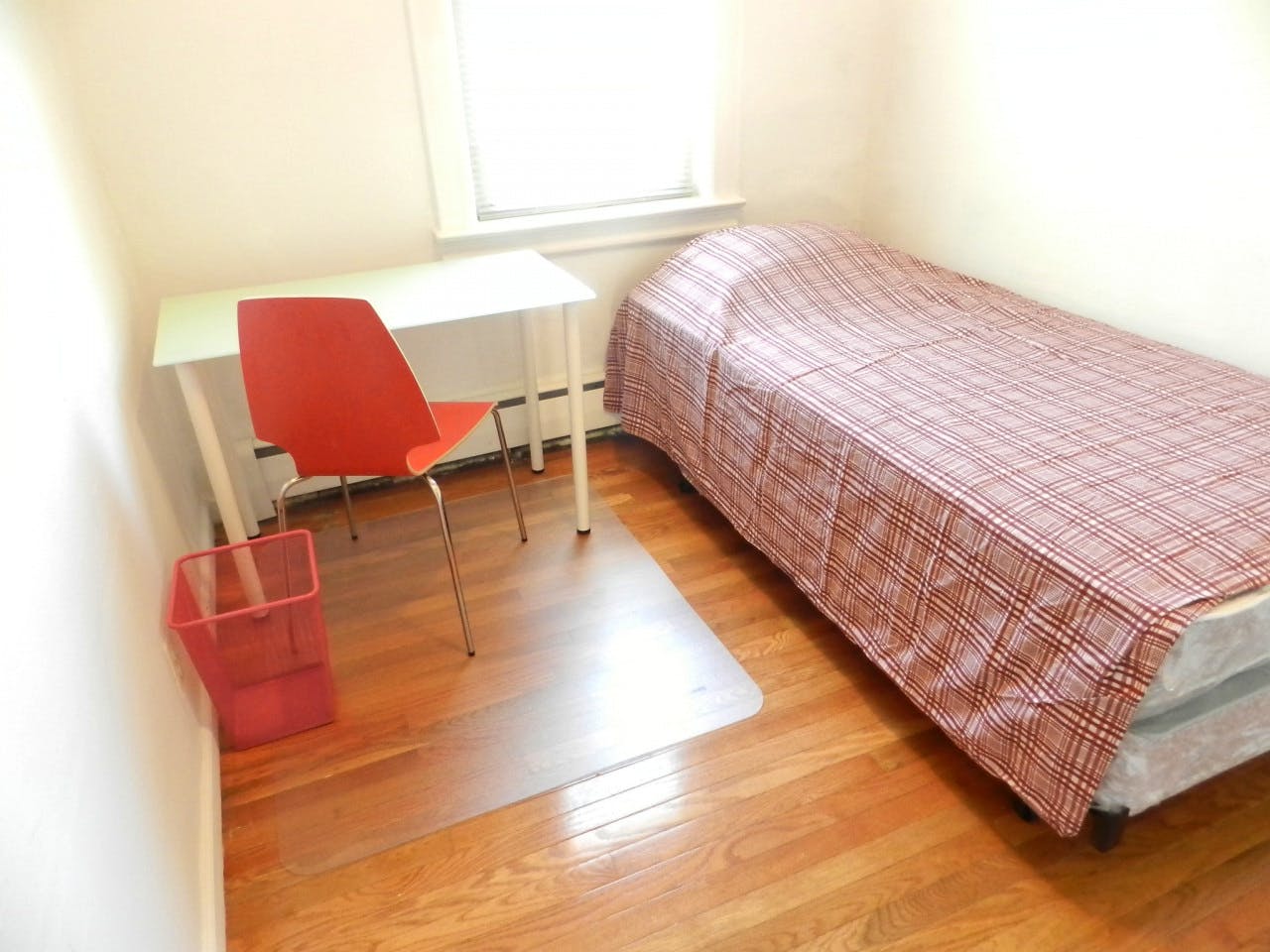  Room D  -  Classic Apt. w/ Workspace  - Gallery -  14