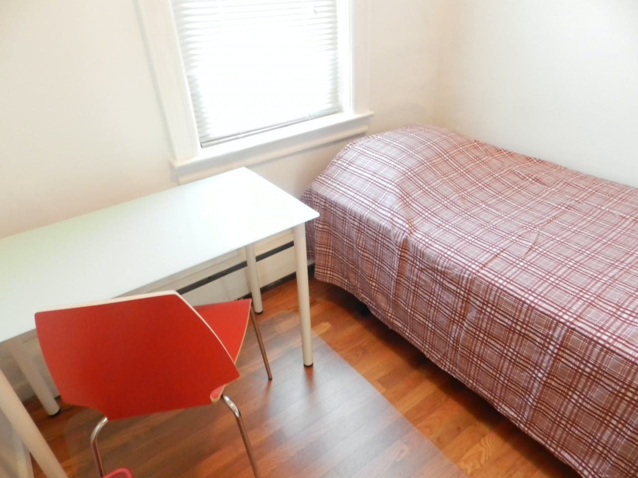  Room D  -  Classic Apt. w/ Workspace  - Gallery -  10