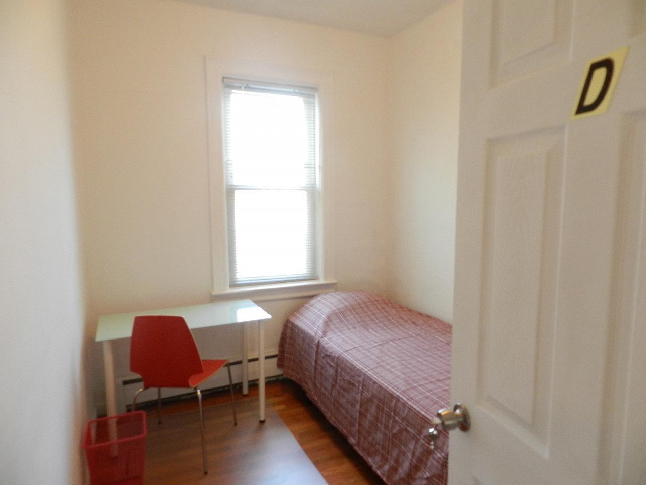  Room D  -  Classic Apt. w/ Workspace  - Gallery -  28