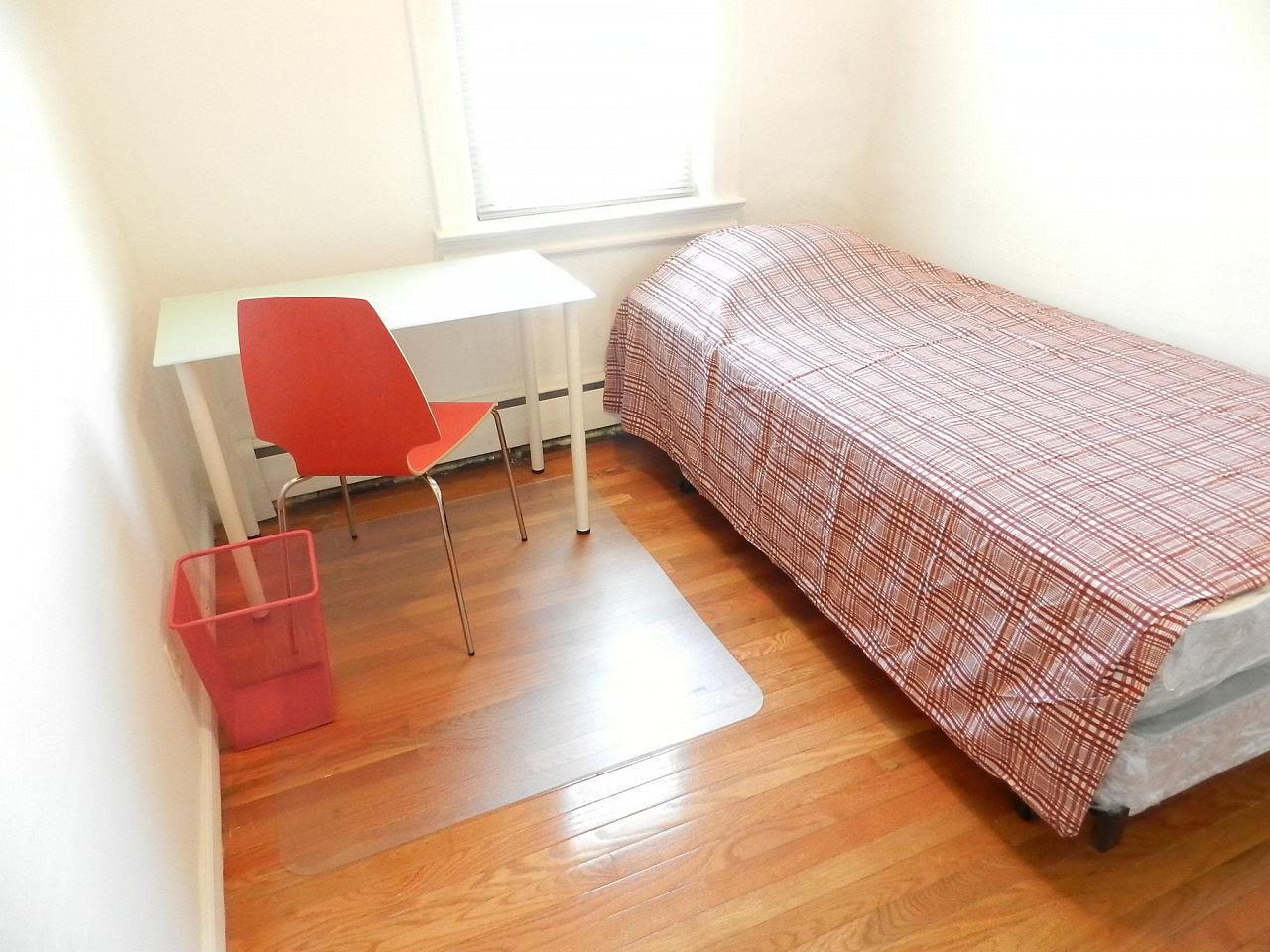  Room D  -  Classic Apt. w/ Workspace  - Gallery -  29