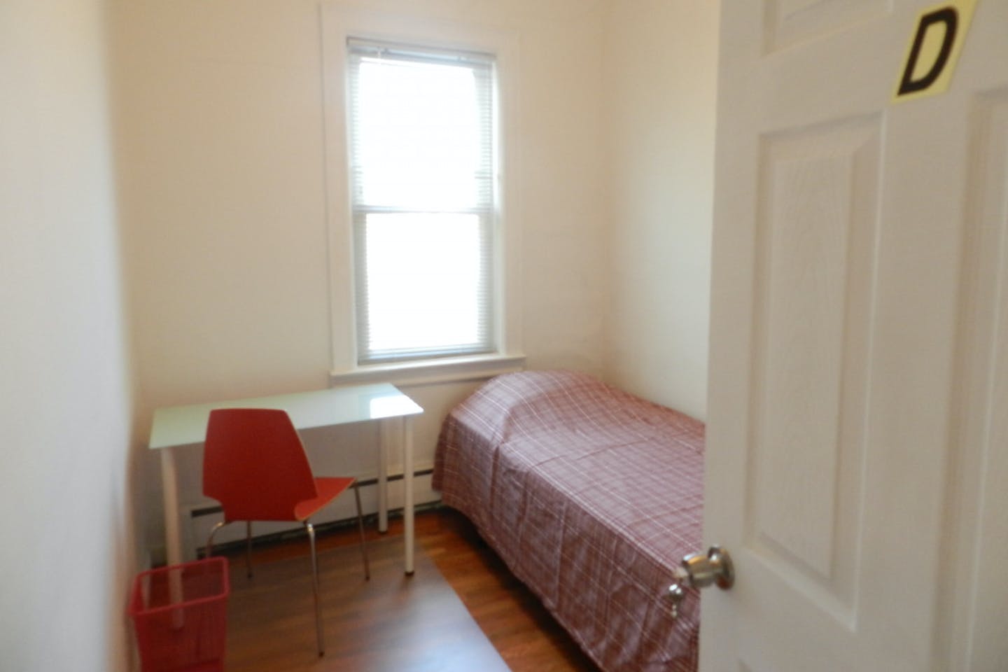  Room D  -  Classic Apt. w/ Workspace  - Gallery -  3