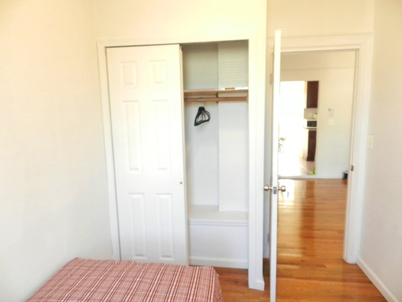  Room D  -  Classic Apt. w/ Workspace  - Gallery -  12