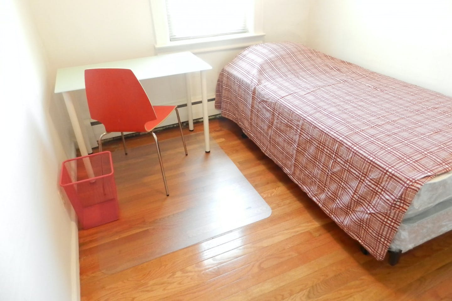  Room D  -  Classic Apt. w/ Workspace  - Gallery -  4