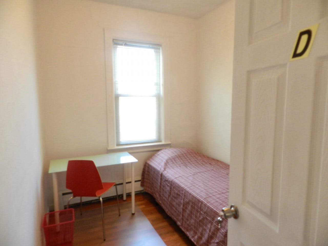  Room D  -  Classic Apt. w/ Workspace  - Gallery -  13