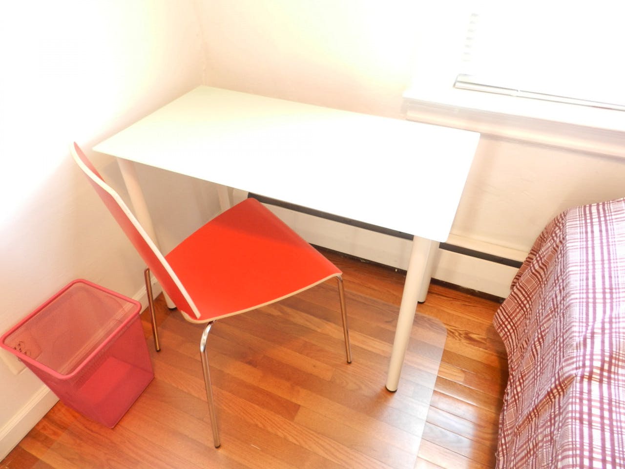  Room D  -  Classic Apt. w/ Workspace  - Gallery -  11