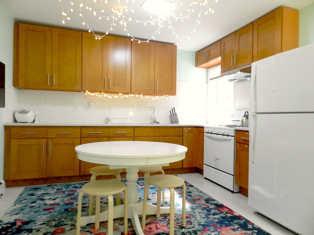 Cozy Townhouse w/ Workspace