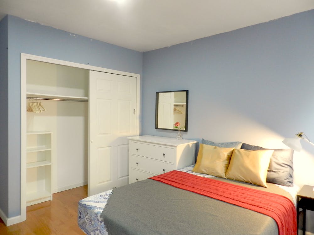  Room A  -  Cozy Townhouse w/ Workspace  - Gallery -  9