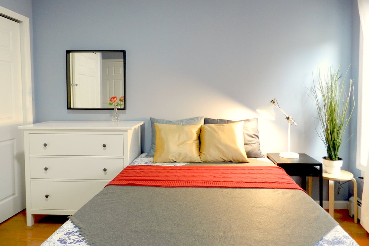  Room A  -  Cozy Townhouse w/ Workspace  - Gallery -  5