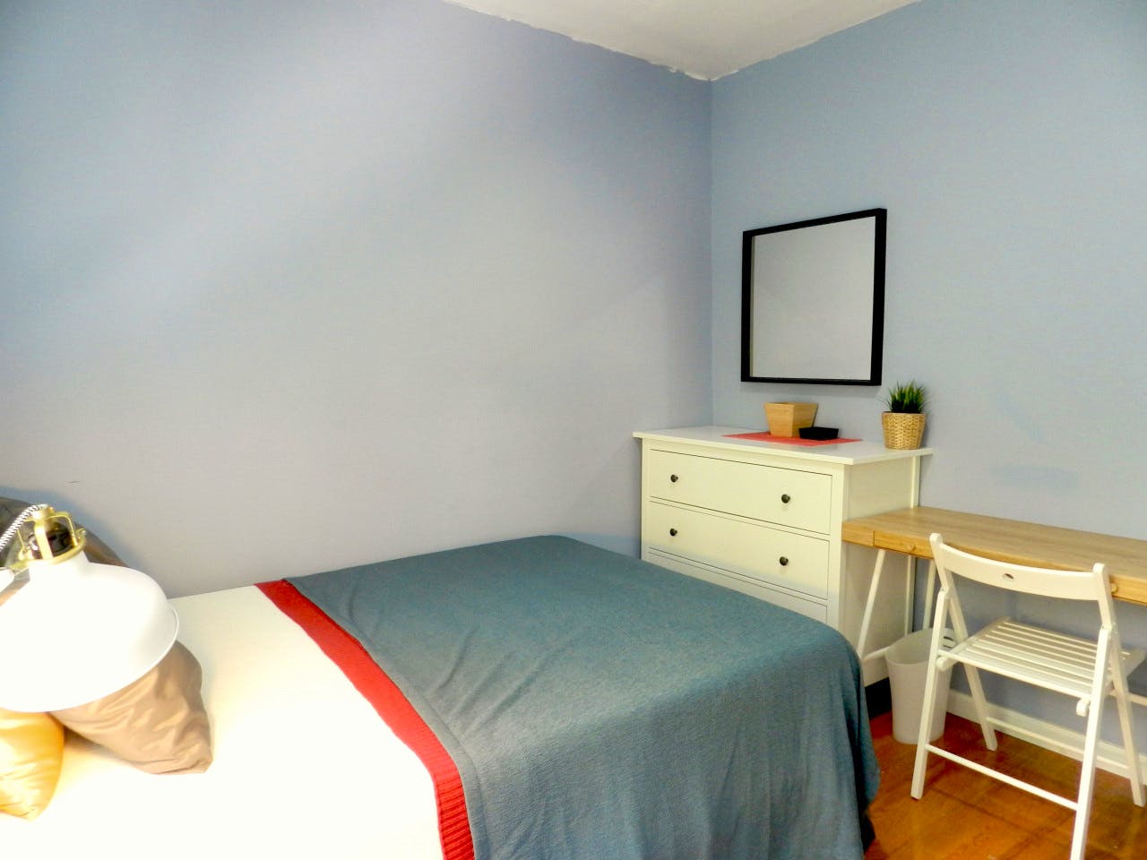  Room B  -  Cozy Townhouse w/ Workspace  - Gallery -  16