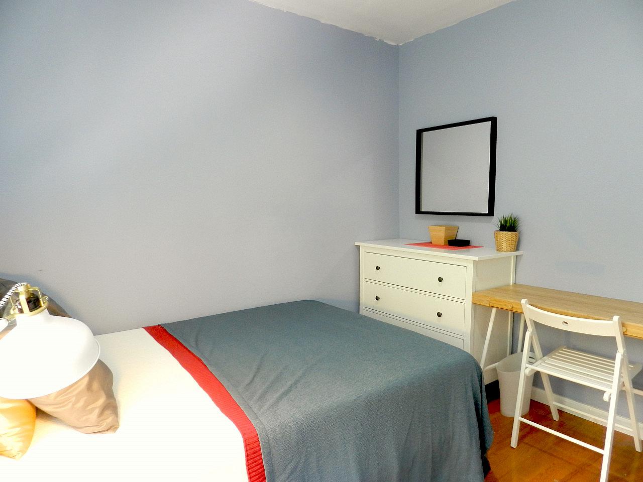  Room B  -  Cozy Townhouse w/ Workspace  - Gallery -  30