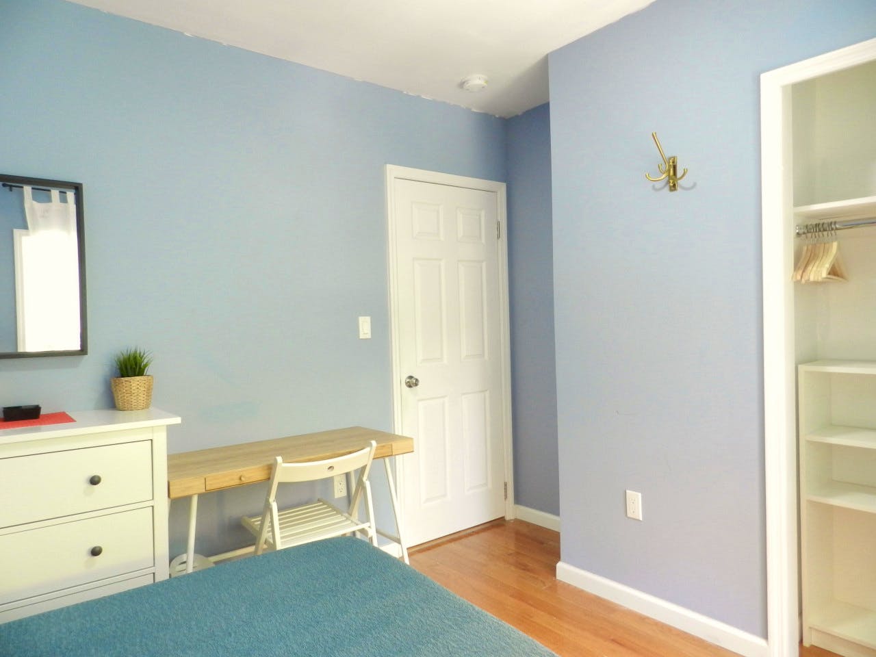  Room B  -  Cozy Townhouse w/ Workspace  - Gallery -  20