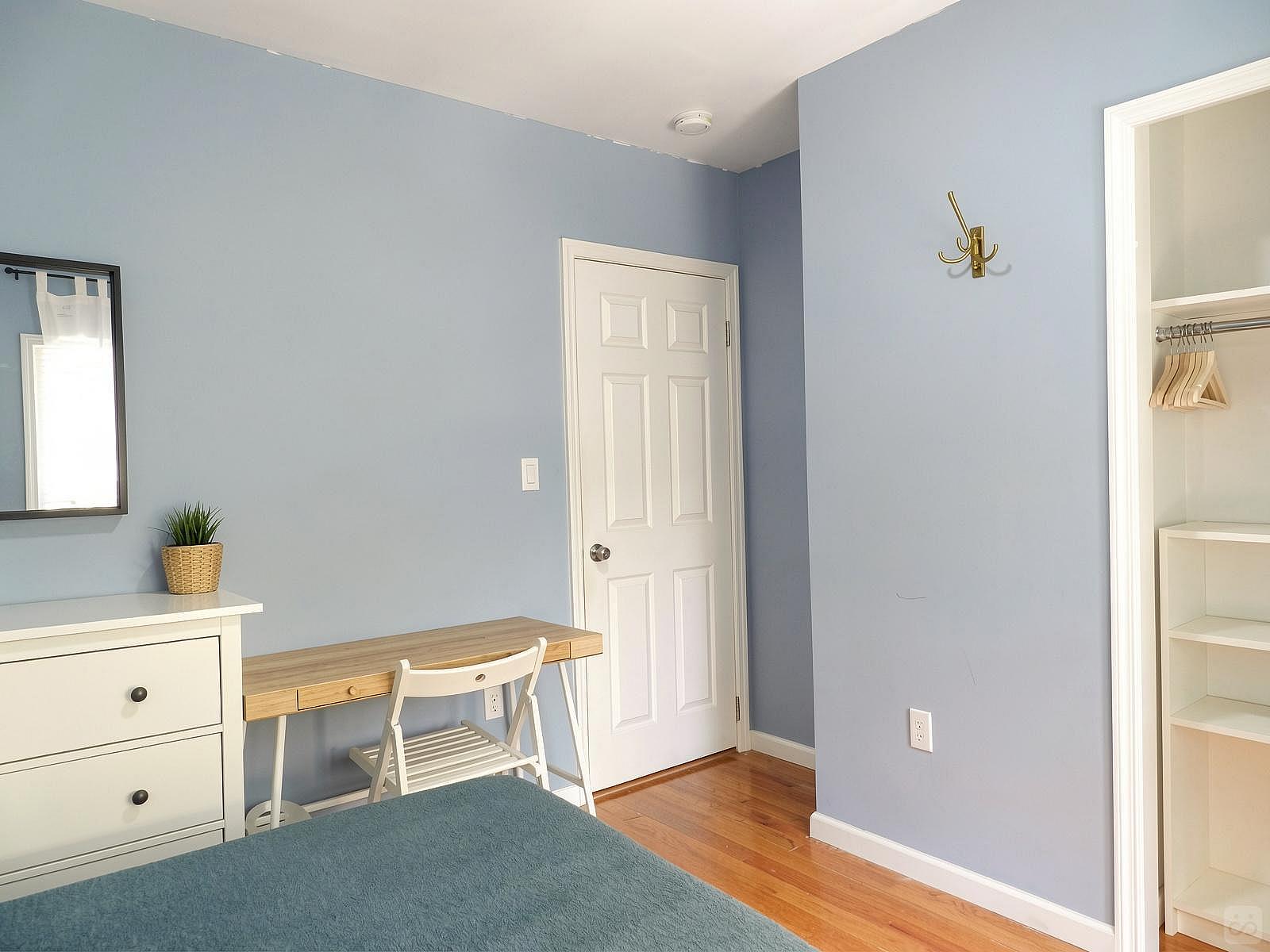  Room B  -  Cozy Townhouse w/ Workspace  - Gallery -  41