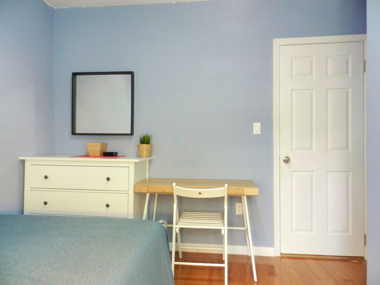  Room B  -  Cozy Townhouse w/ Workspace  - Gallery -  21