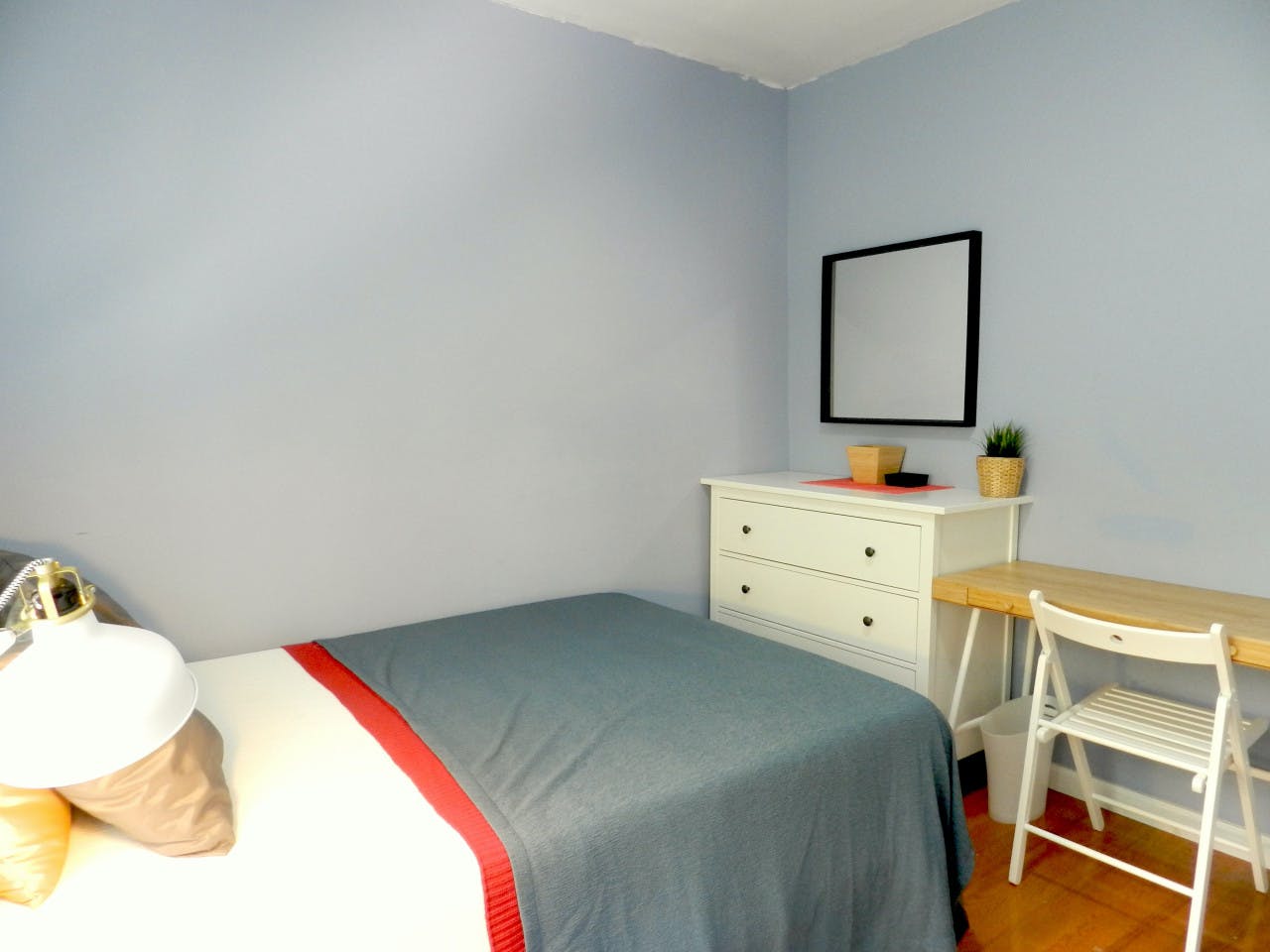  Room B  -  Cozy Townhouse w/ Workspace  - Gallery -  9