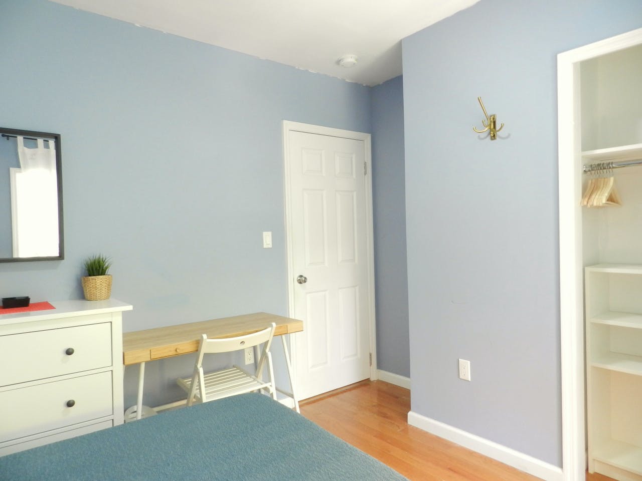  Room B  -  Cozy Townhouse w/ Workspace  - Gallery -  13