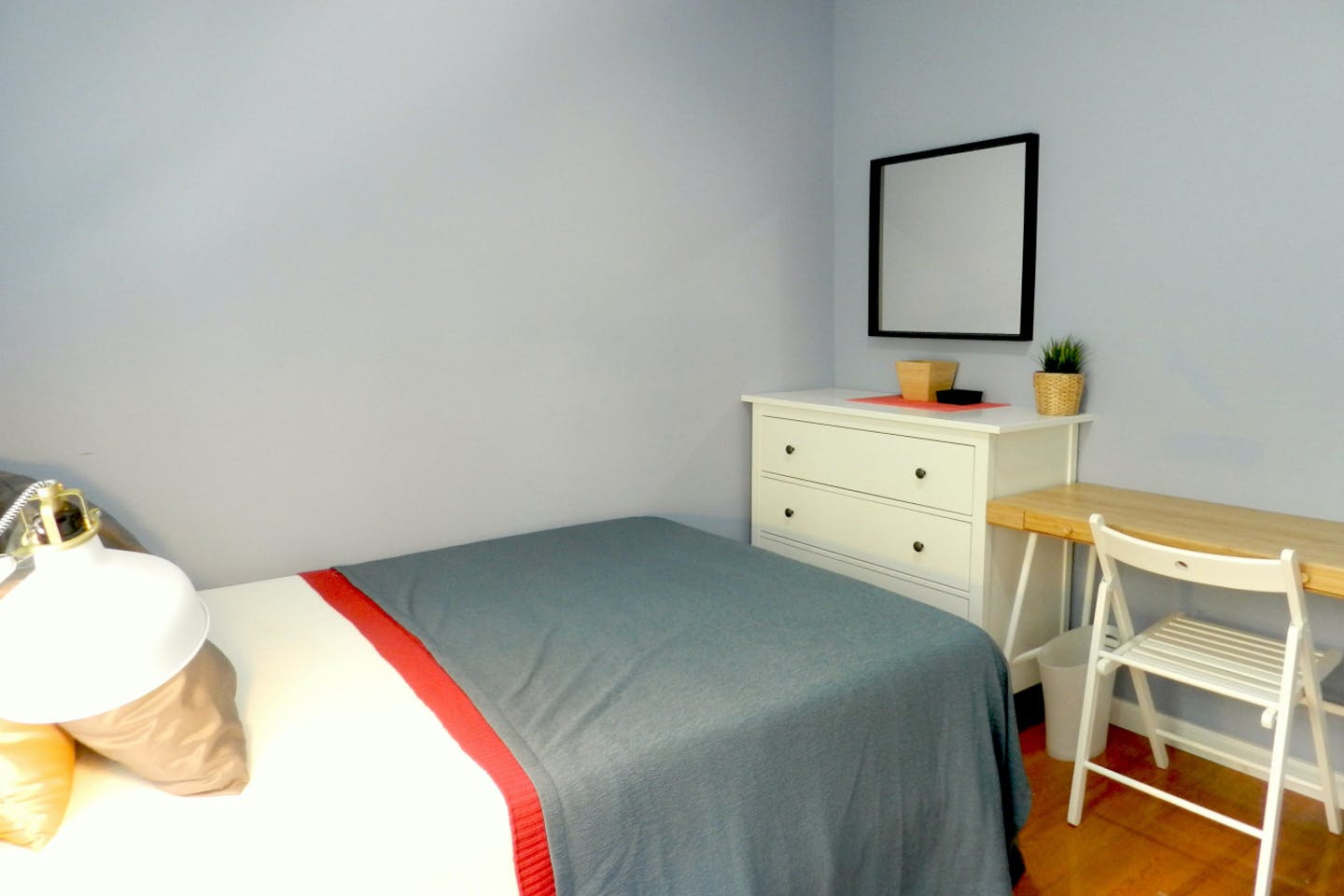  Room B  -  Cozy Townhouse w/ Workspace  - Gallery -  2