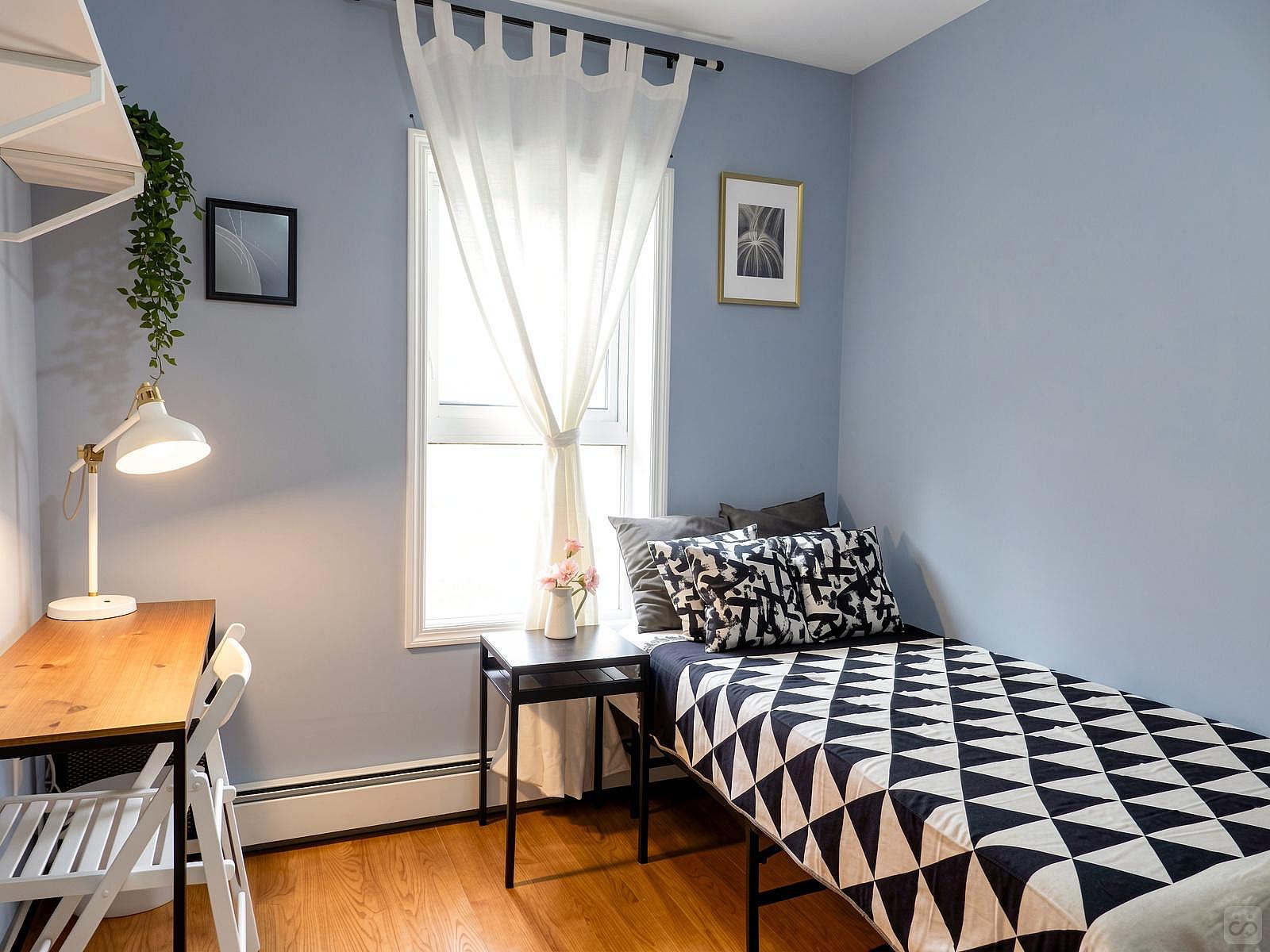  Room C  -  Cozy Townhouse w/ Workspace  - Gallery -  49