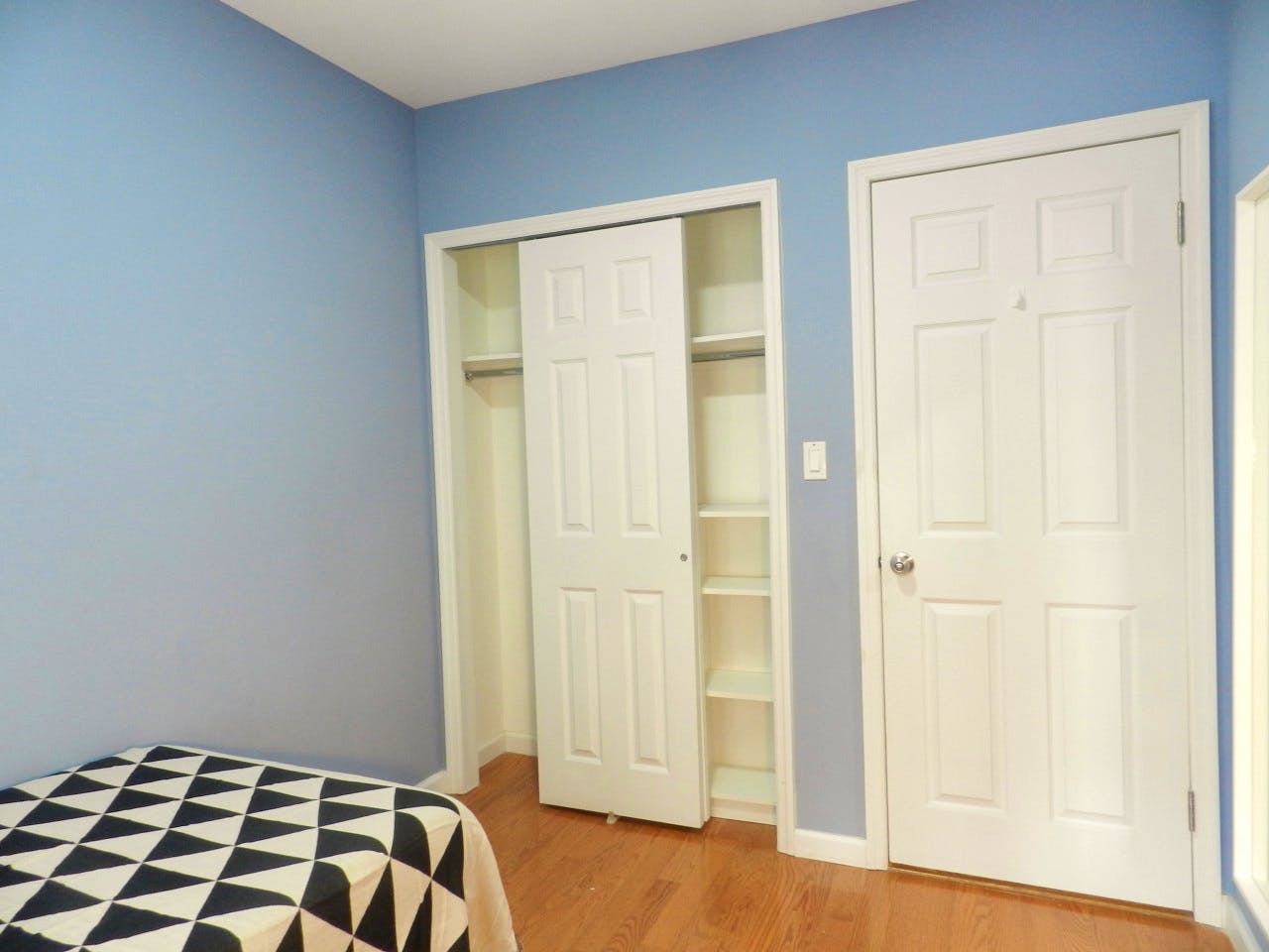  Room C  -  Cozy Townhouse w/ Workspace  - Gallery -  24