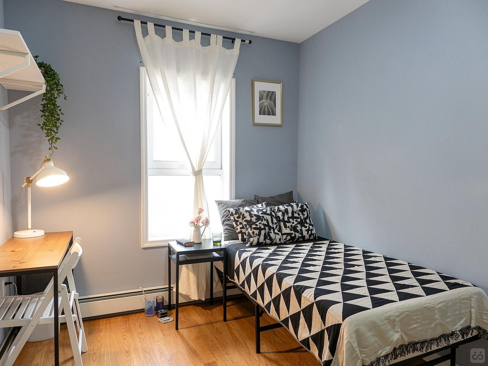  Room C  -  Cozy Townhouse w/ Workspace  - Gallery -  46