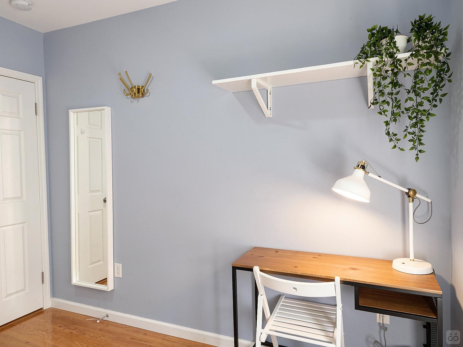  Room C  -  Cozy Townhouse w/ Workspace  - Gallery -  53