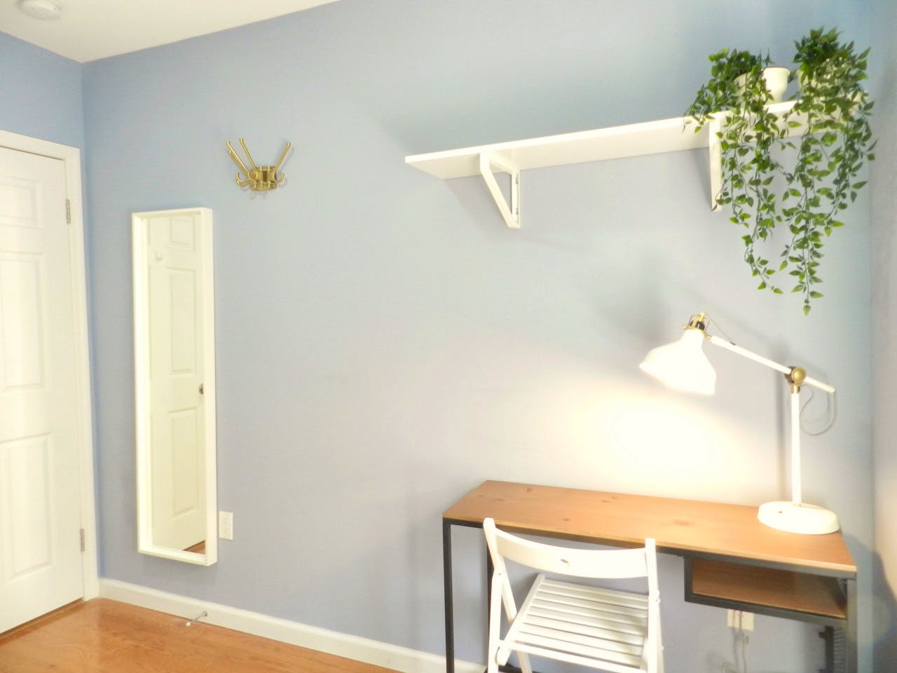  Room C  -  Cozy Townhouse w/ Workspace  - Gallery -  26