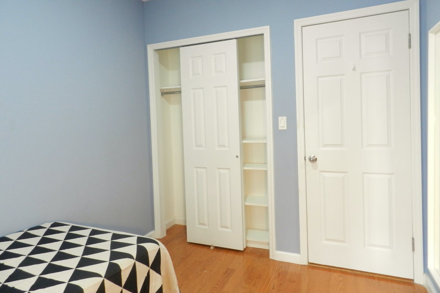  Room C  -  Cozy Townhouse w/ Workspace  - Gallery -  6