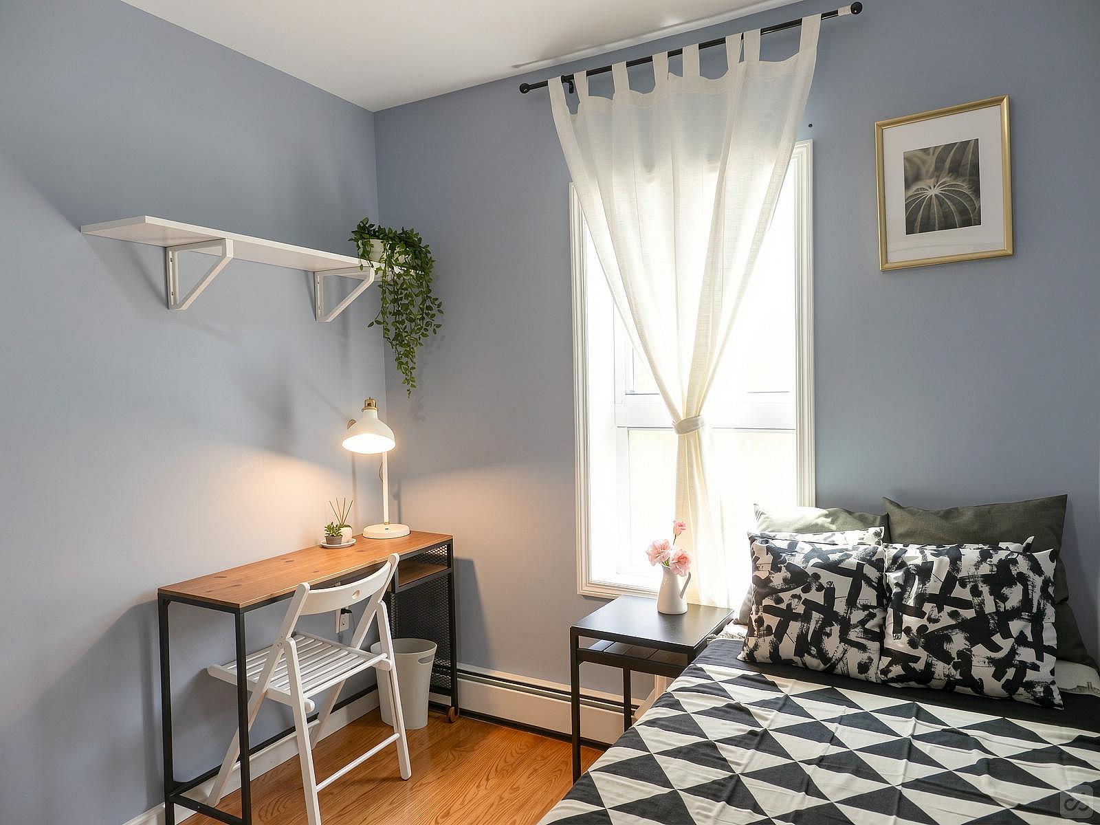  Room C  -  Cozy Townhouse w/ Workspace  - Gallery -  47