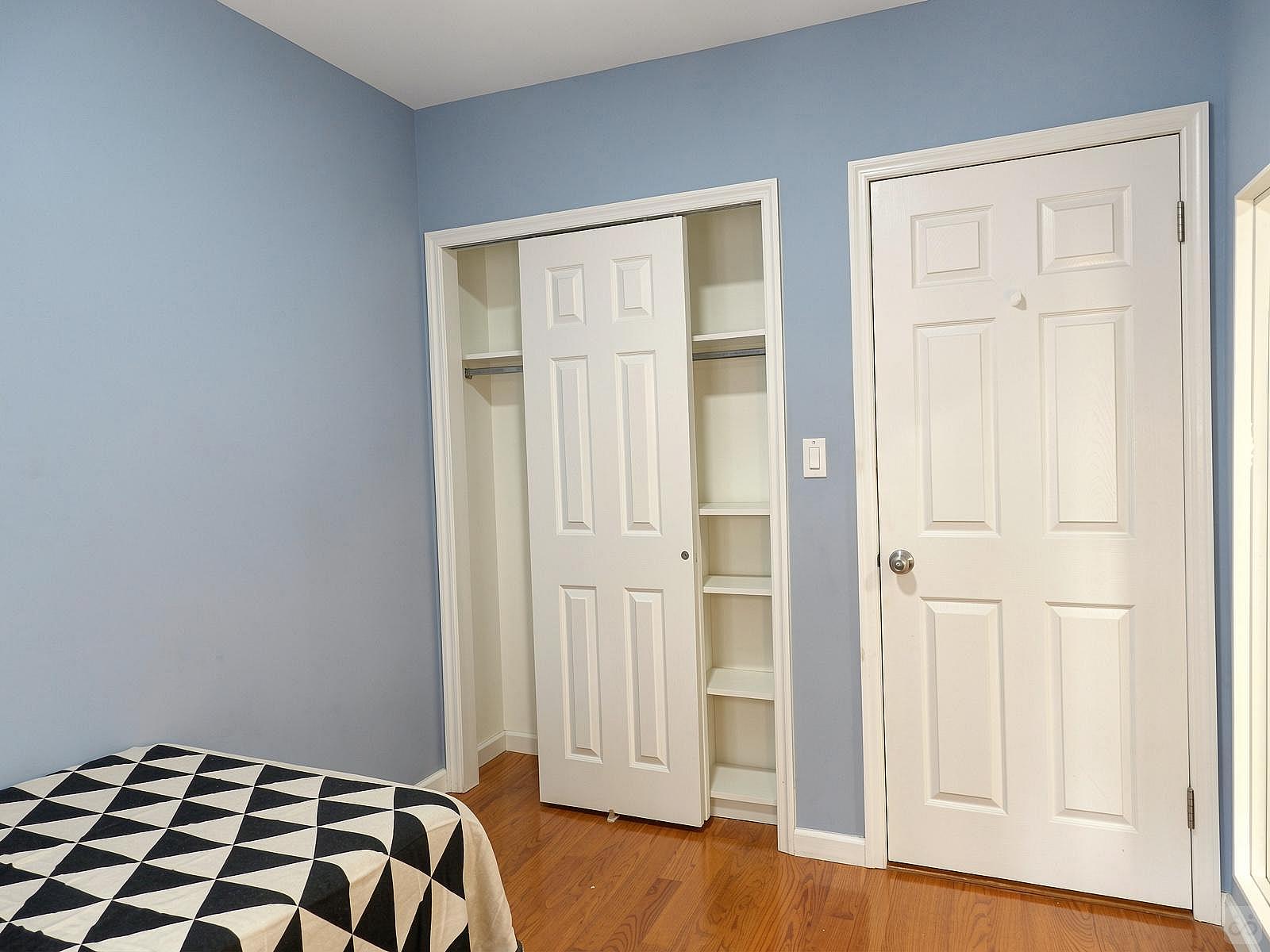  Room C  -  Cozy Townhouse w/ Workspace  - Gallery -  51