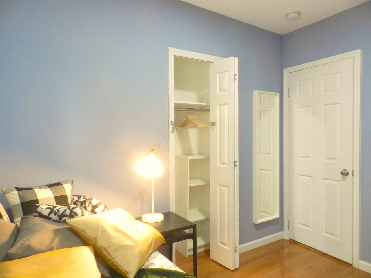  Room D  -  Cozy Townhouse w/ Workspace  - Gallery -  16