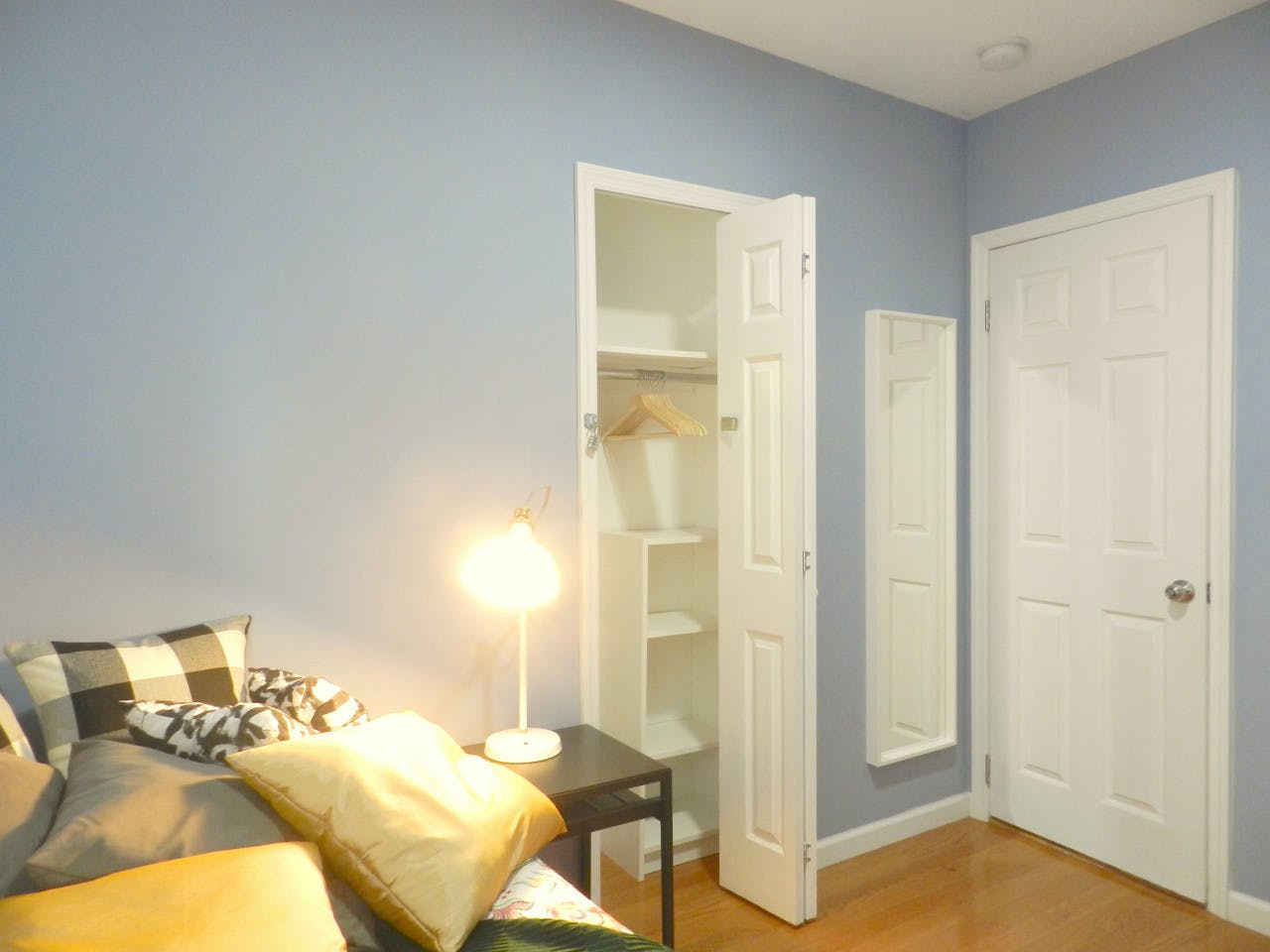  Room D  -  Cozy Townhouse w/ Workspace  - Gallery -  10