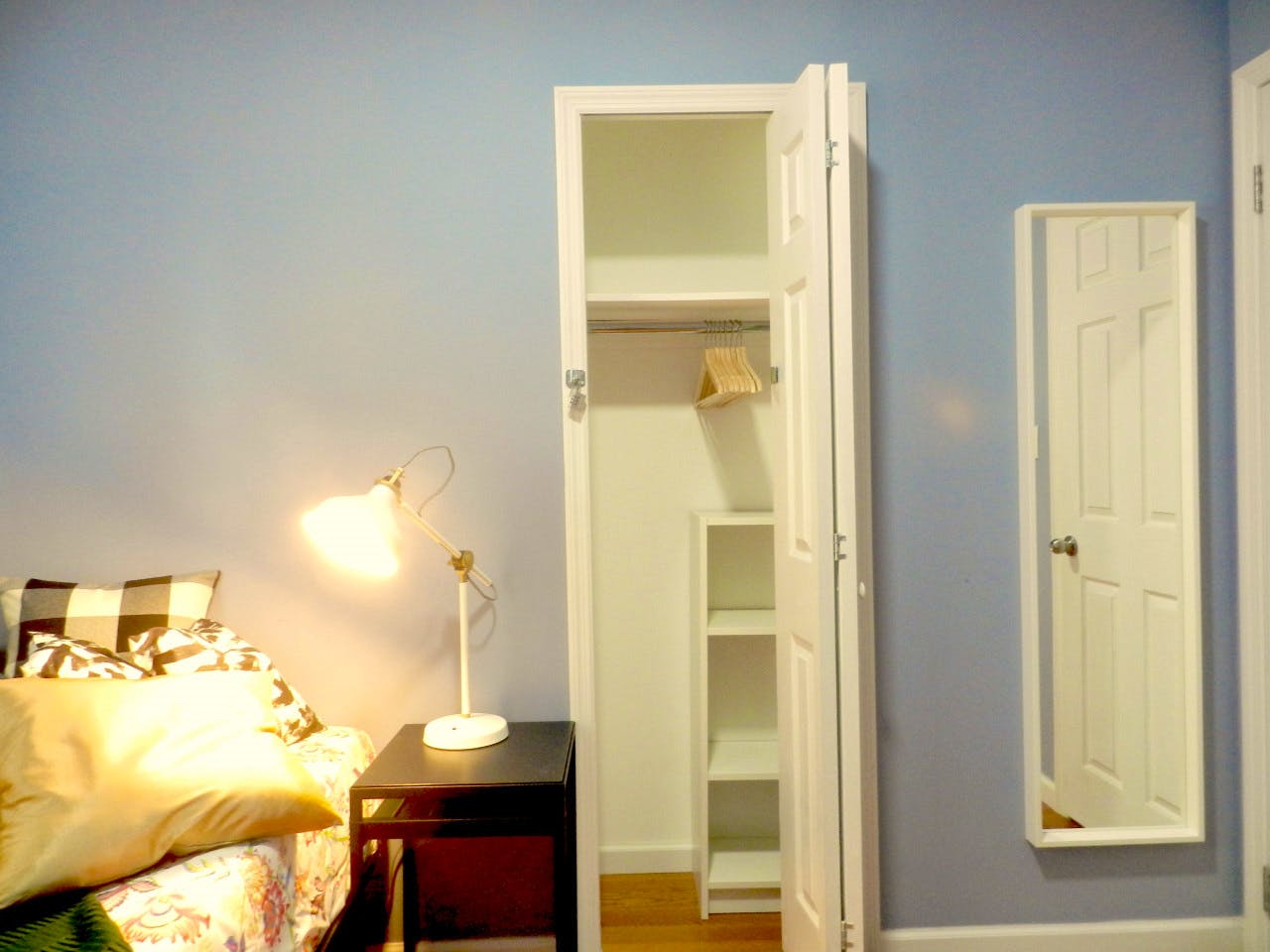  Room D  -  Cozy Townhouse w/ Workspace  - Gallery -  14