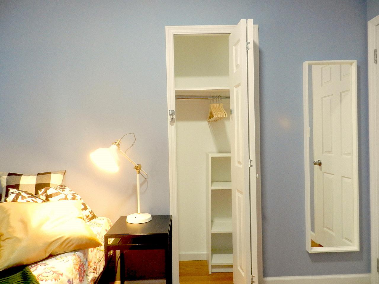  Room D  -  Cozy Townhouse w/ Workspace  - Gallery -  26