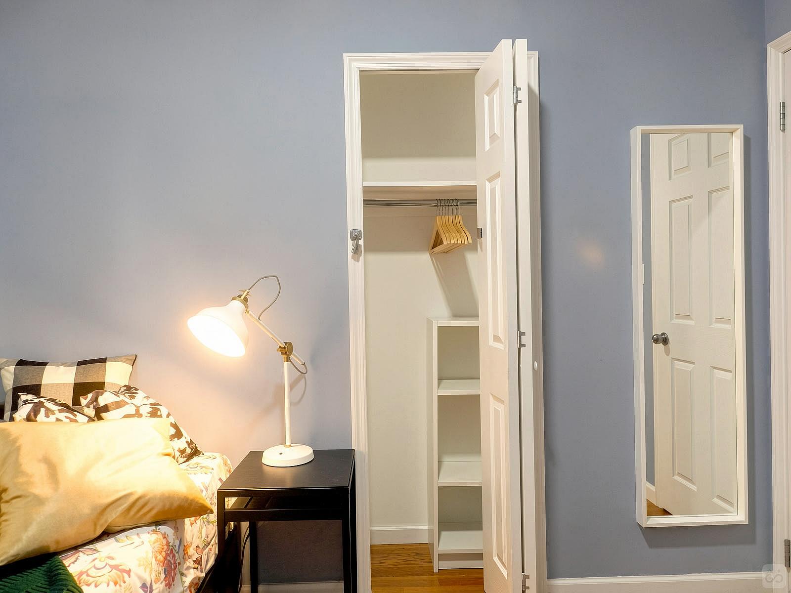  Room D  -  Cozy Townhouse w/ Workspace  - Gallery -  32