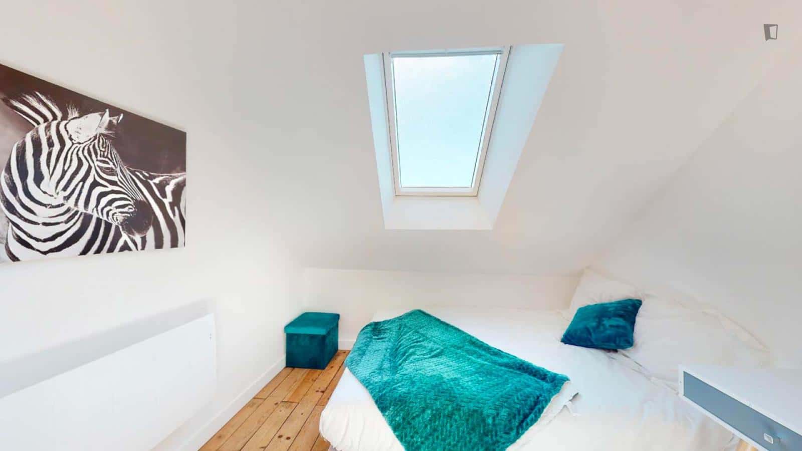 Room In Rue De L'Épine, Nantes For 426 M² With 16 Bedrooms - 1