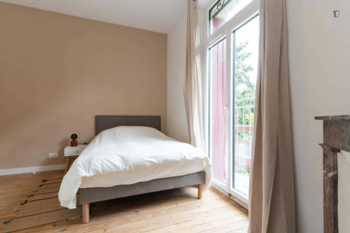 Room in Rue de la Patouillerie, Nantes for 500 m² with 20 bedrooms