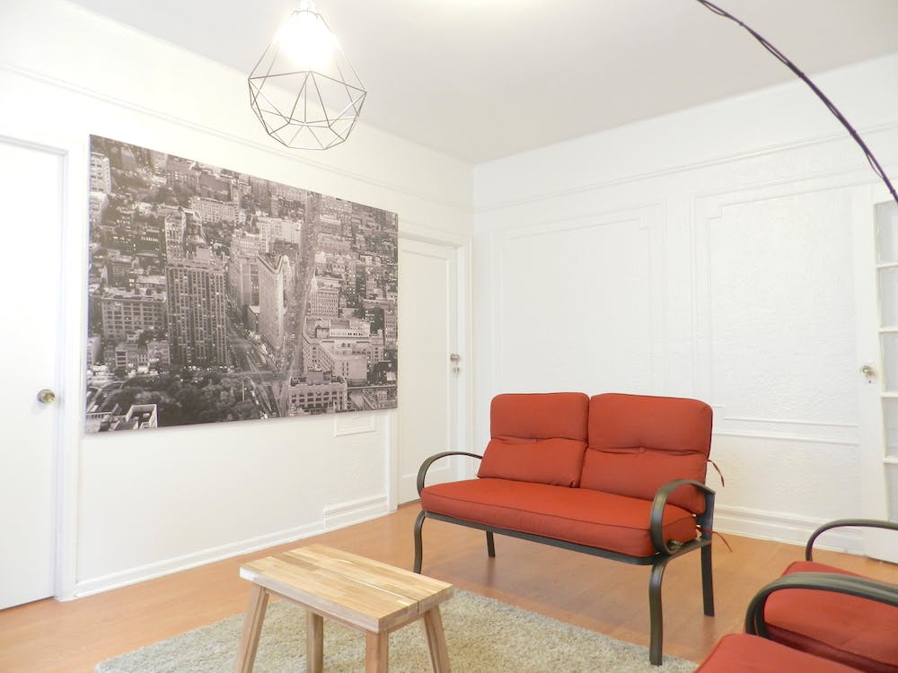 Spacious Townhouse w/ Workspace