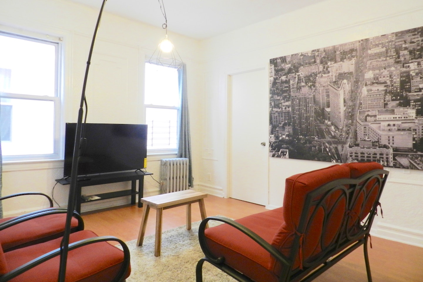 Spacious Townhouse w/ Workspace