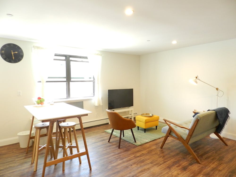 Gorgeous Styled Apt. w/ Workspace