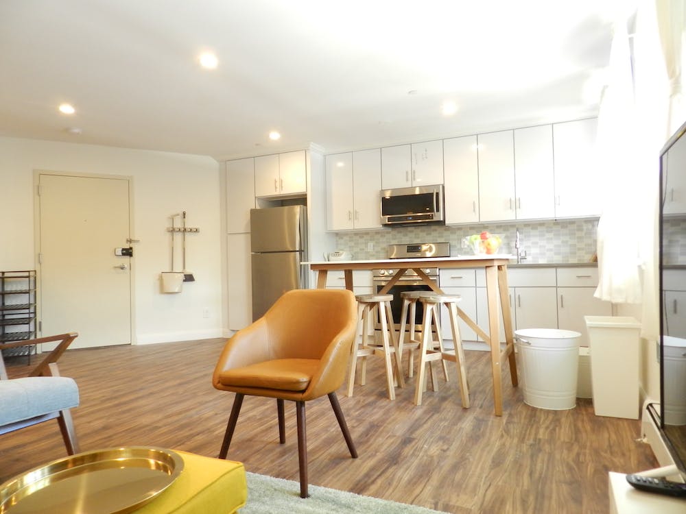 Gorgeous Styled Apt. w/ Workspace