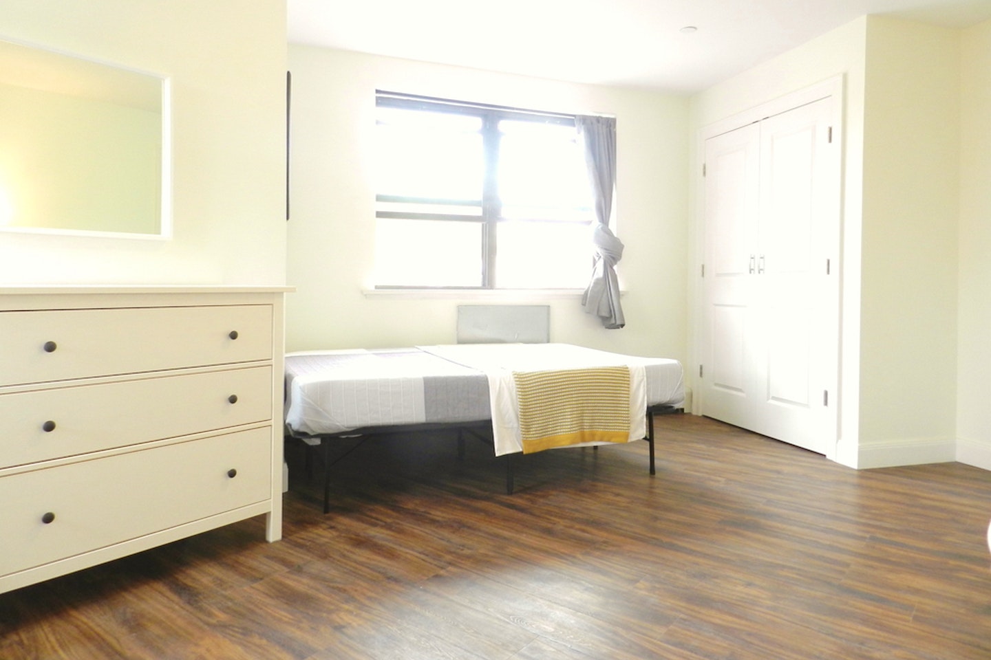 Room A  -  Gorgeous Styled Apt. w/ Workspace  - Gallery -  6